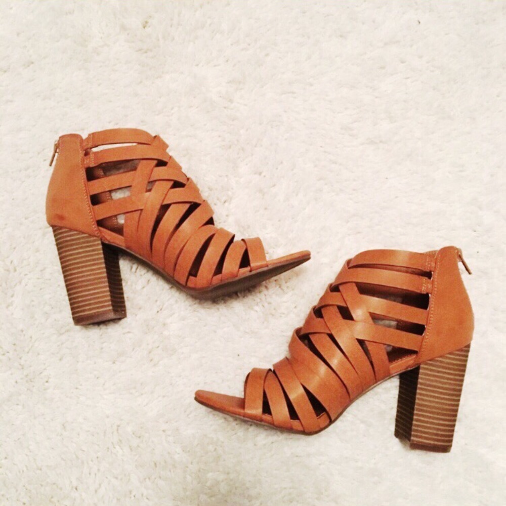 Rampage ‘Tariah’ Strappy Caged Sandal 9.5 NIB
